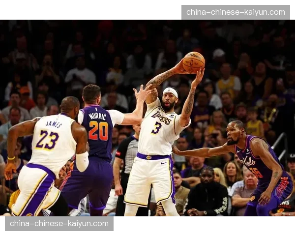 湖人以17.6%回合使用率成为NBA使用区域联防频率最高球队，防守效率提升5.2分网页